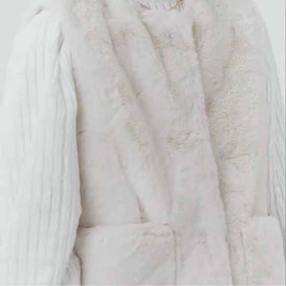 Zara Kids Faux Fur Vest with Snap button Closure size 8-9 - Picture 5 of 11